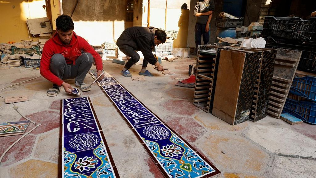 Menjaga Seni Bersejarah Tetap Hidup: Ubin Buatan Tangan dari Karbala, Irak