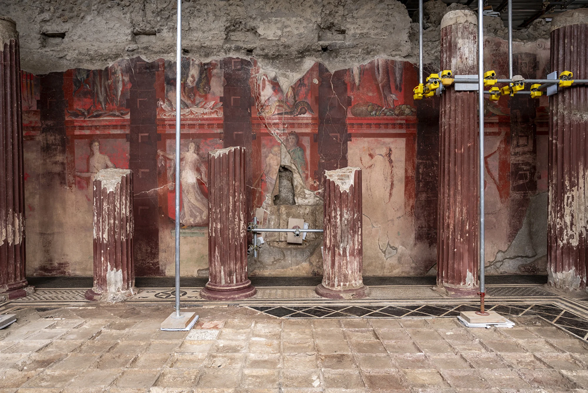 Lukisan Misterius di Pompeii Ungkap Kehidupan Liar Pengikut Bacchus